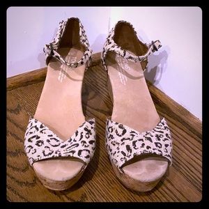 Toms leopard wedge sandal size 9